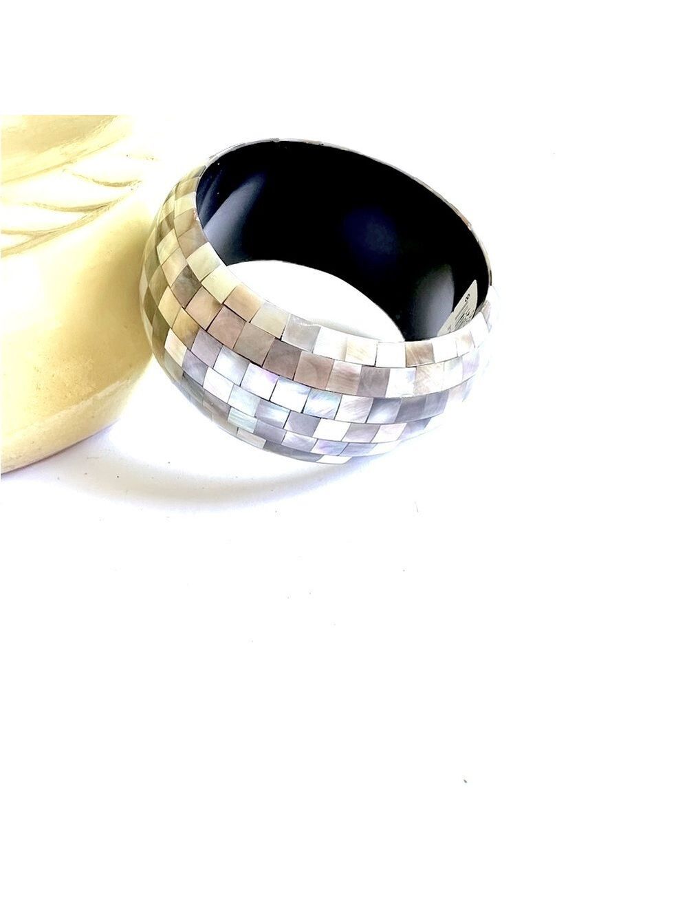 TOMMY BAHAMA | Sea Shell Mosaic Oversized Bangle | NWT​ $78 - Picture 3 of 8